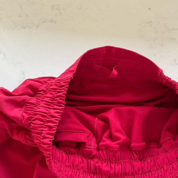 Lululemon dark red hotty hot short inseam 4.0 inch HR size 4 - Picture 4 of 8